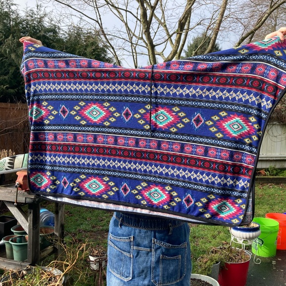 Belle du jour Aztec boho hippie patterned hooded poncho - Picture 7 of 9